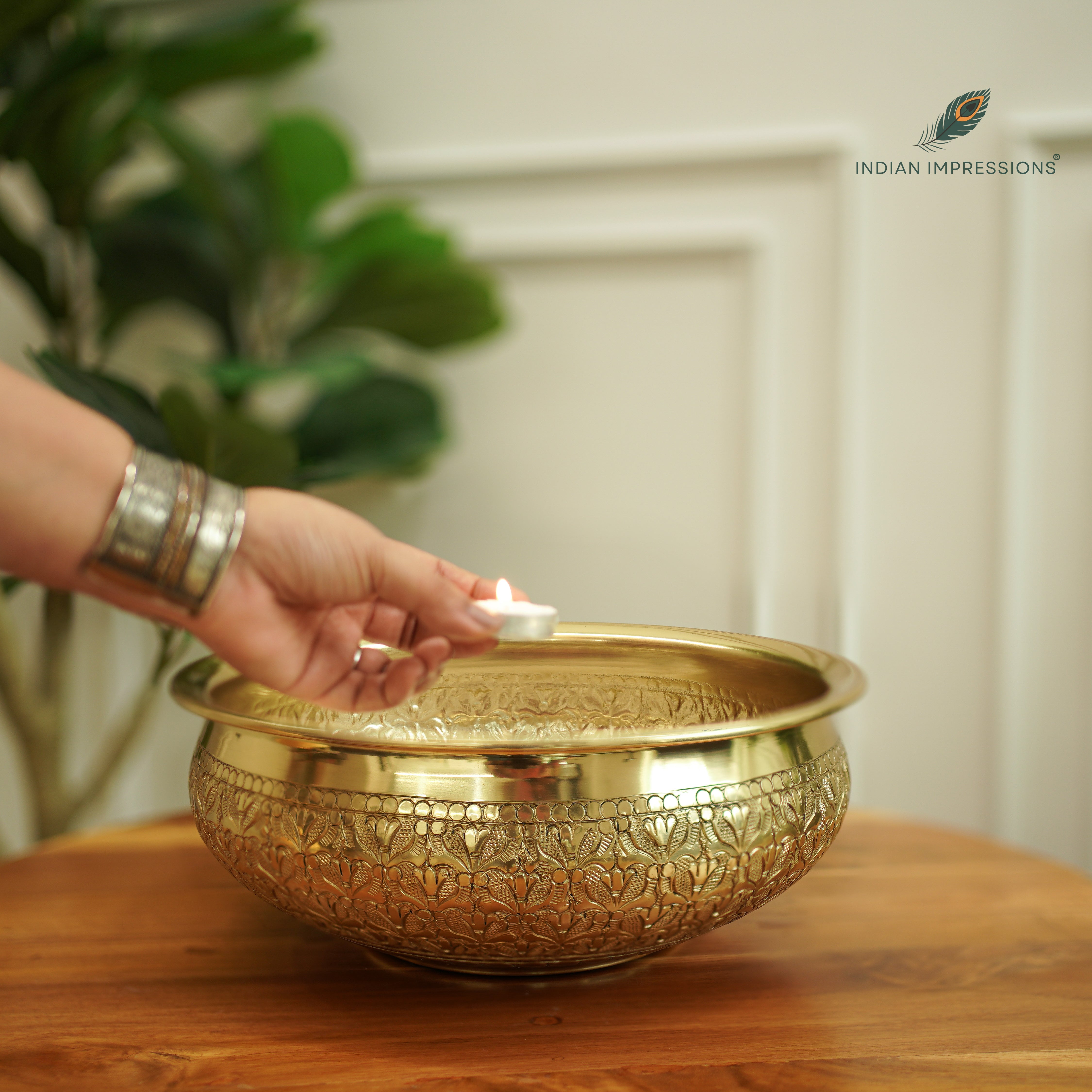 Modini Chitai Urli Gold from Indian Impressions