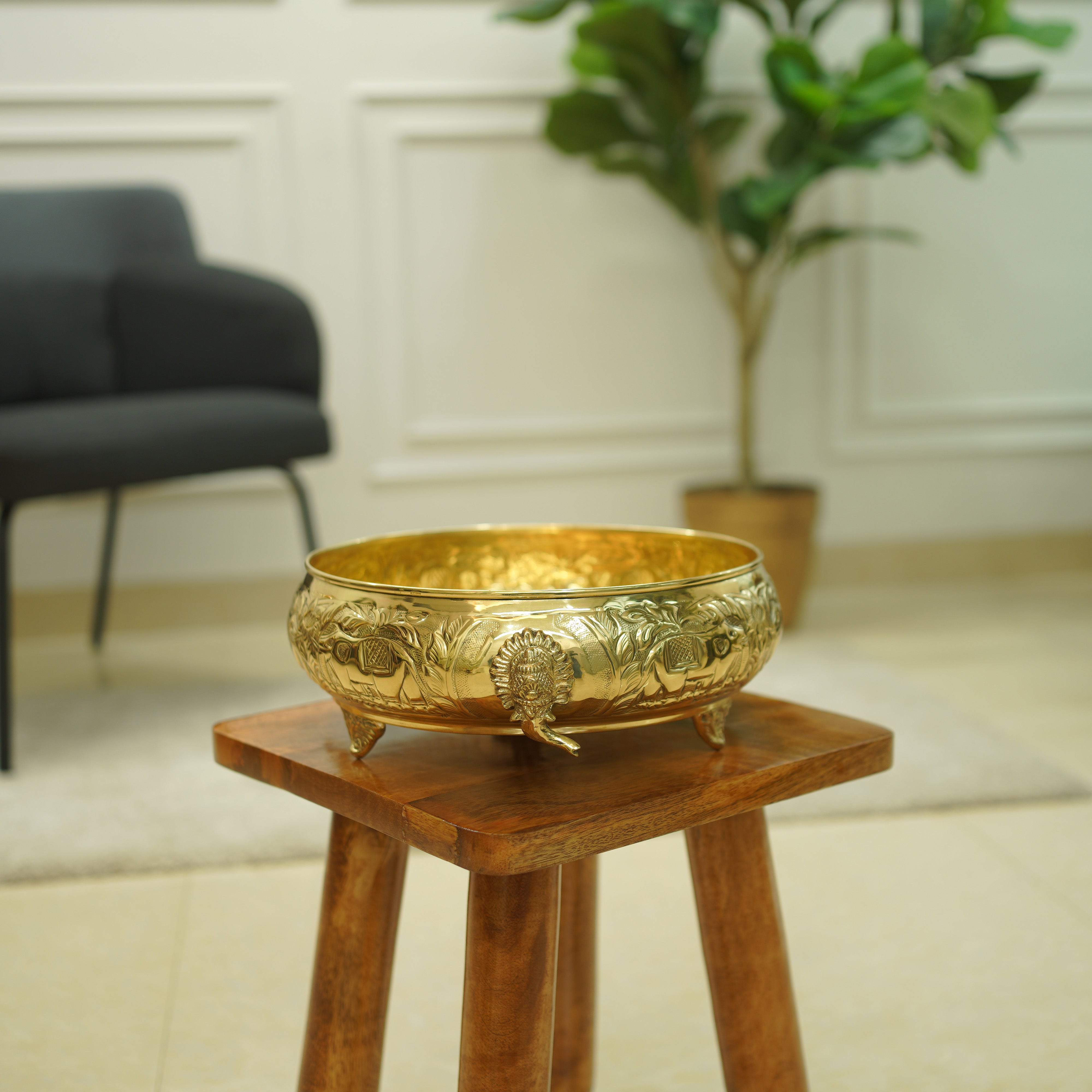 Gajgamini Brass Urli