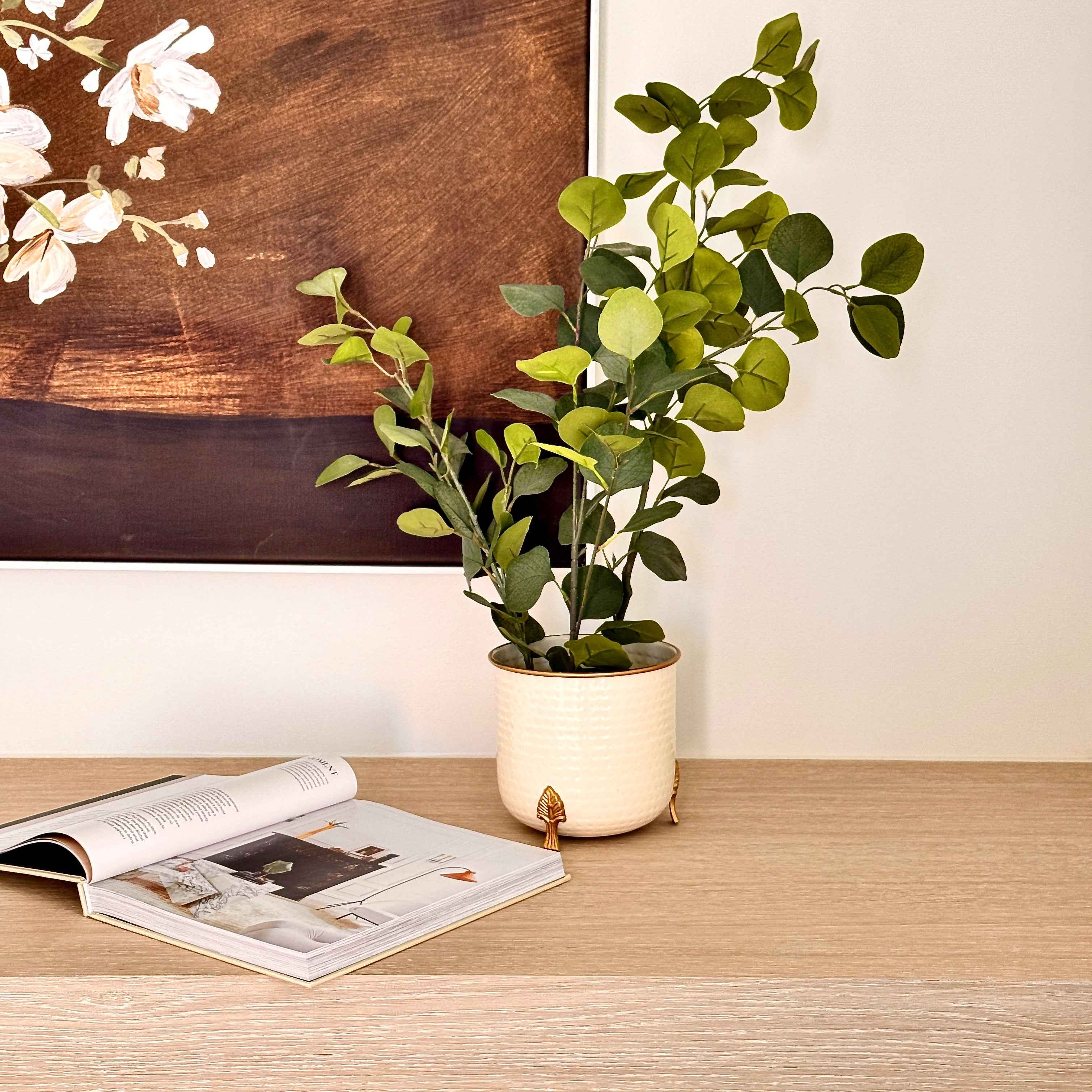 Hammered Leaf Leg Planter - White
