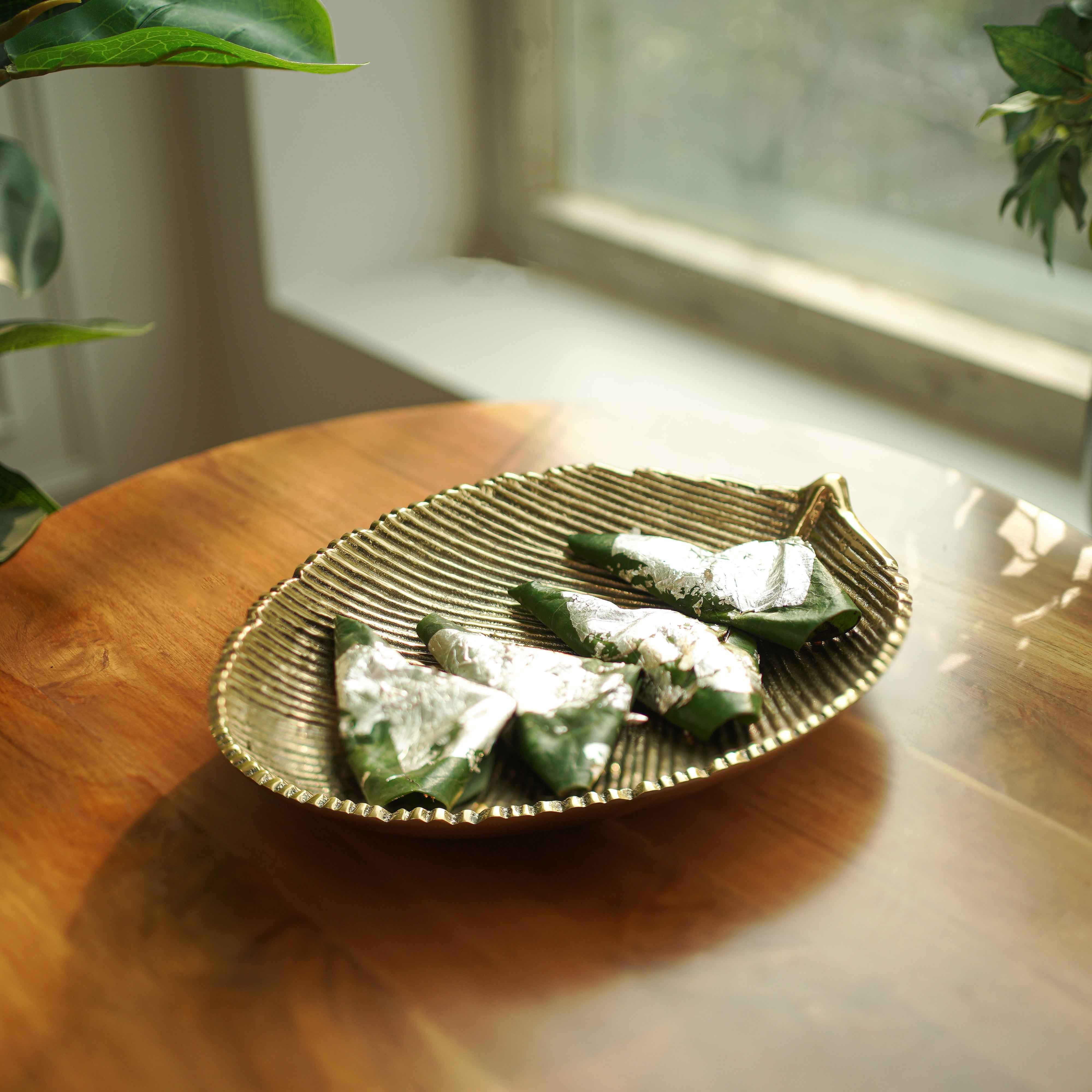 Leaf Shaped Platter | Gold