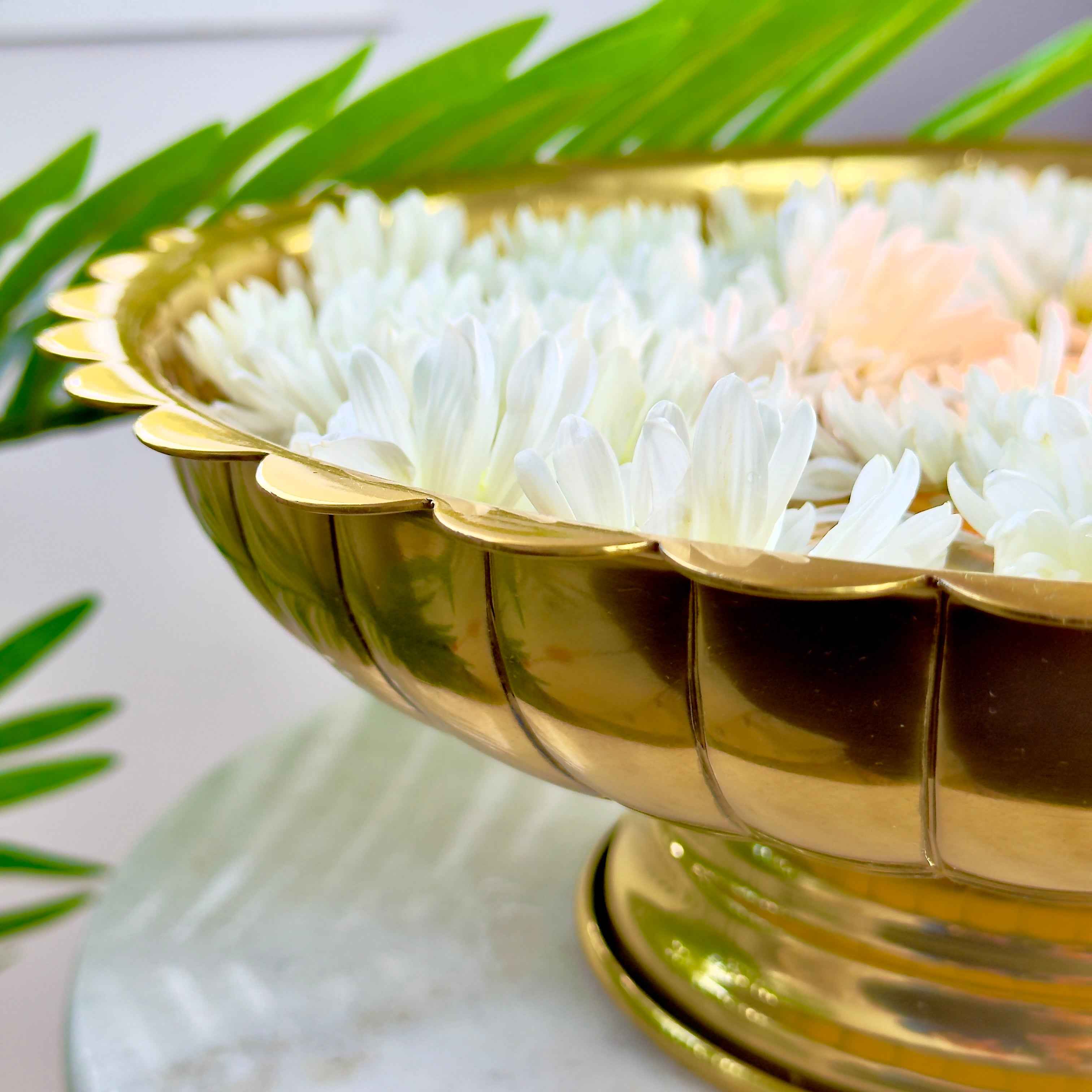 Lotus Urli - Gold