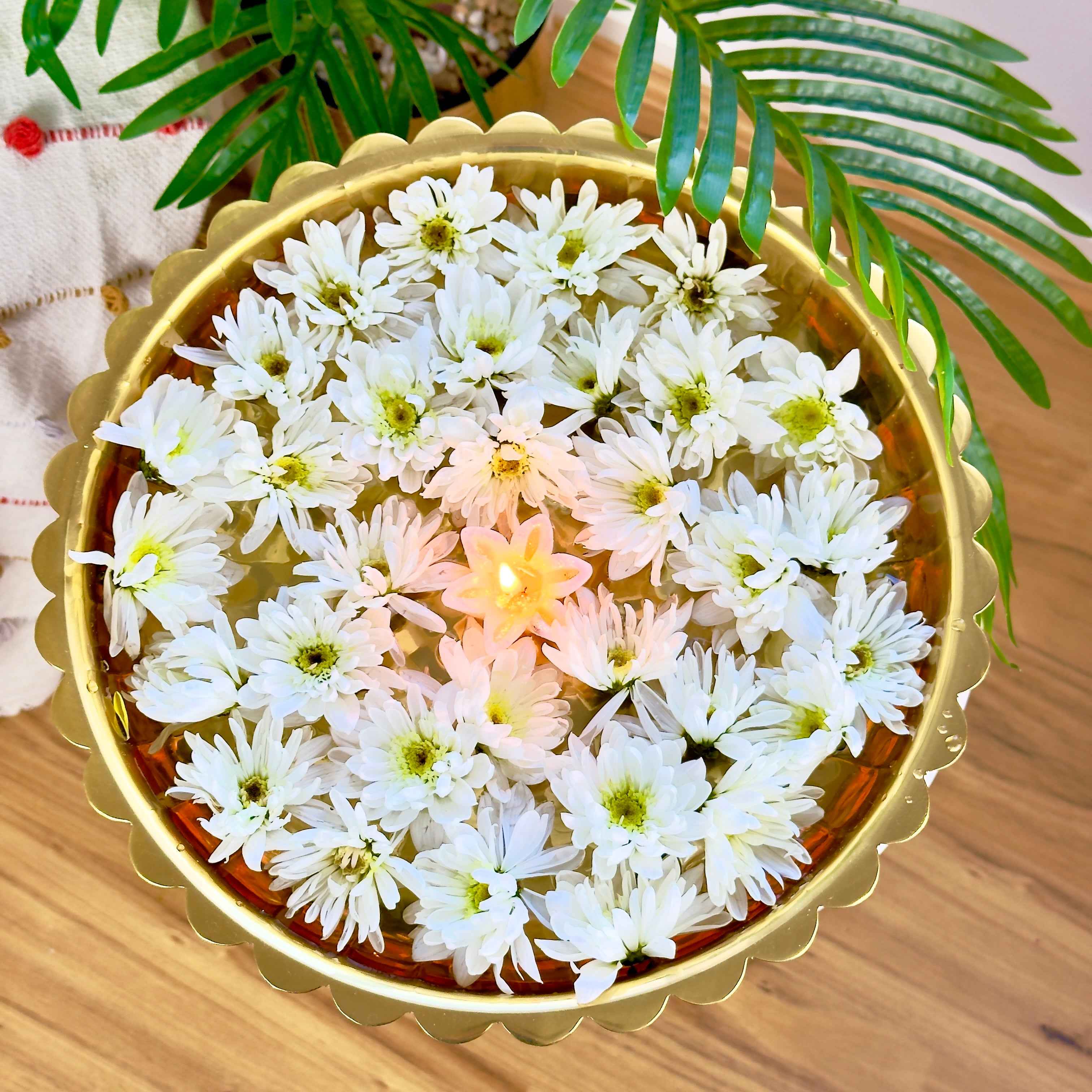 Lotus Urli - Gold
