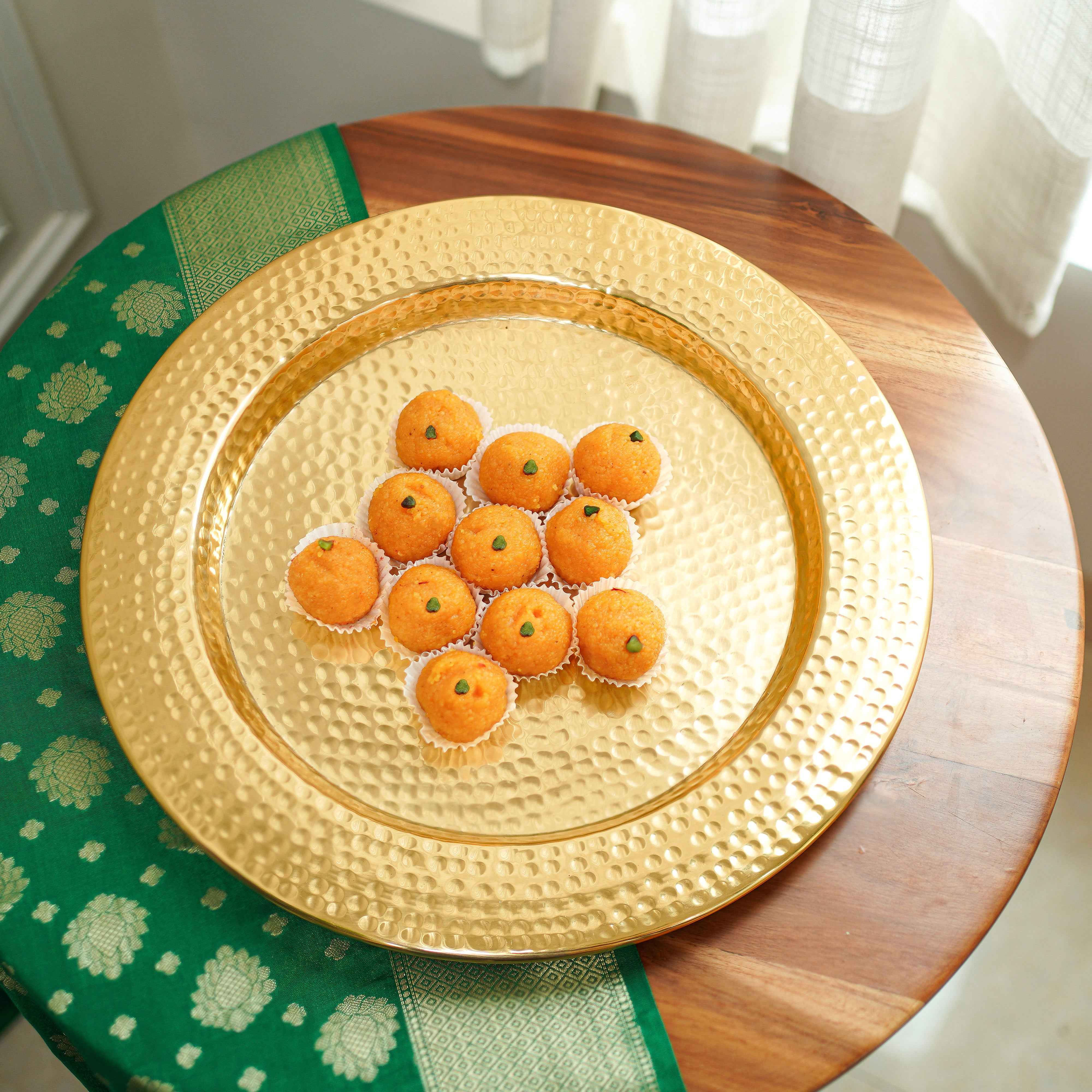 Metal Hammered Platter | Gold