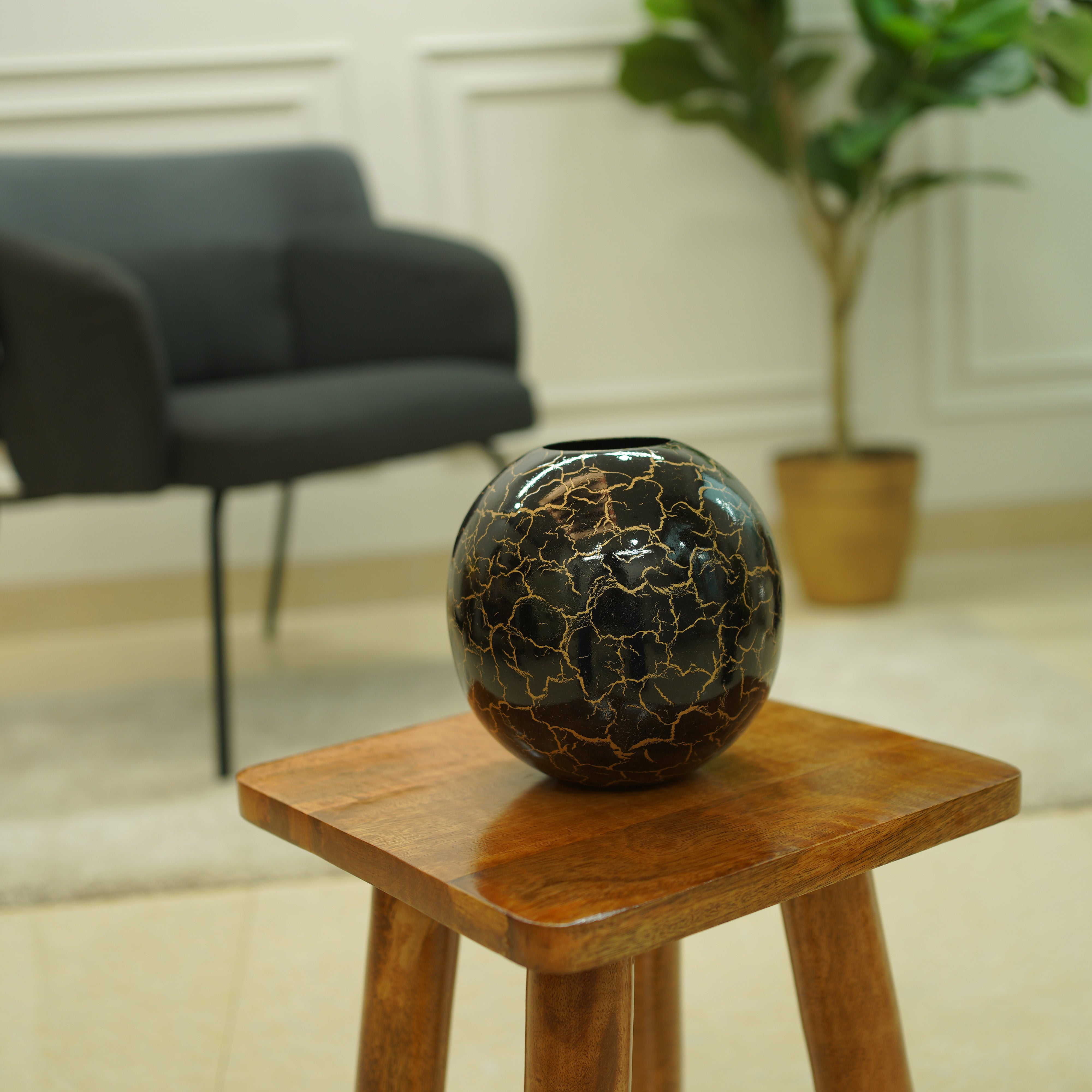 Metal Flower Vase | Black and Golden Cracks
