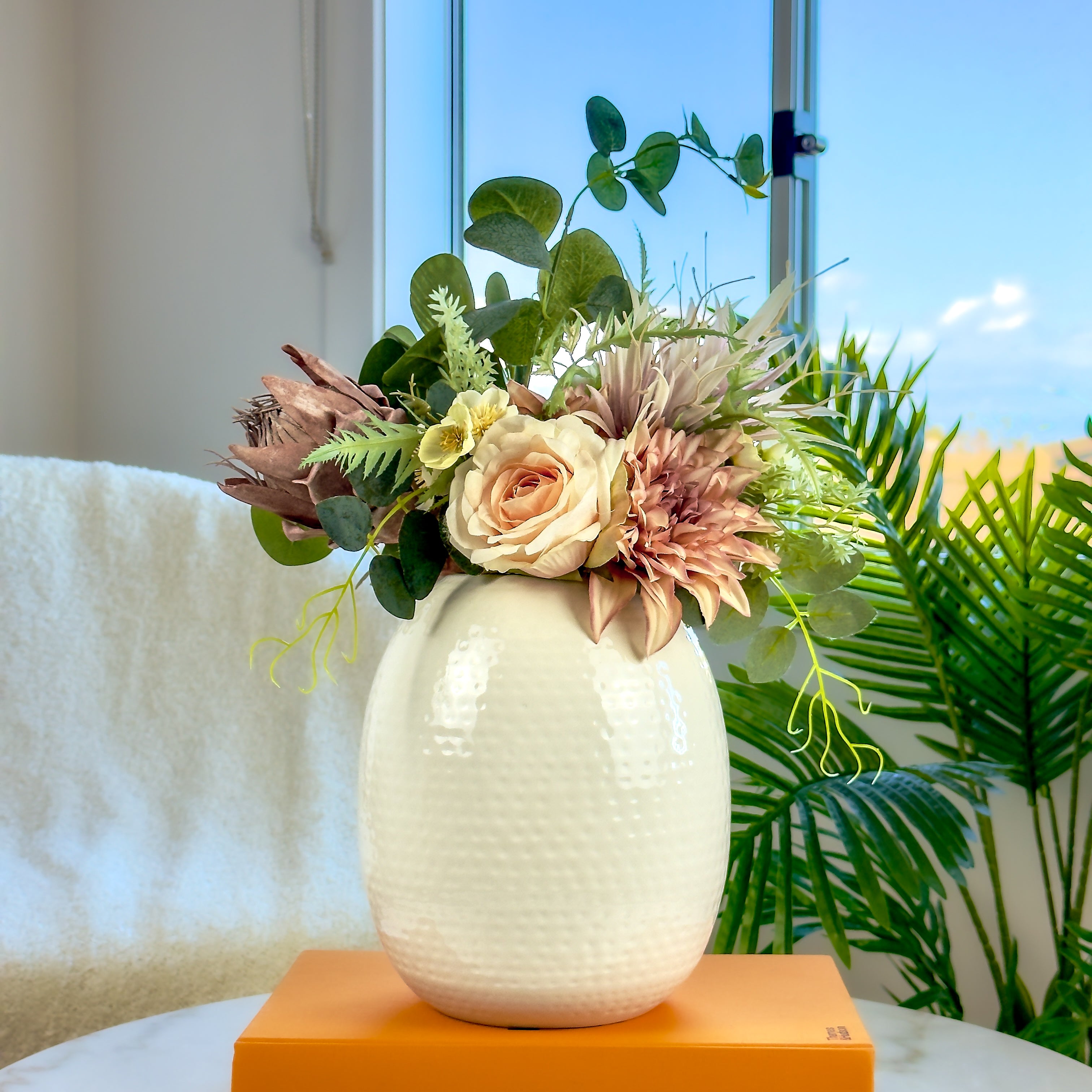 Oval Vase Hammered - White